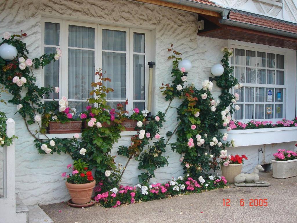 רונגיס Hotel Restaurant Maison Blanche מראה חיצוני תמונה